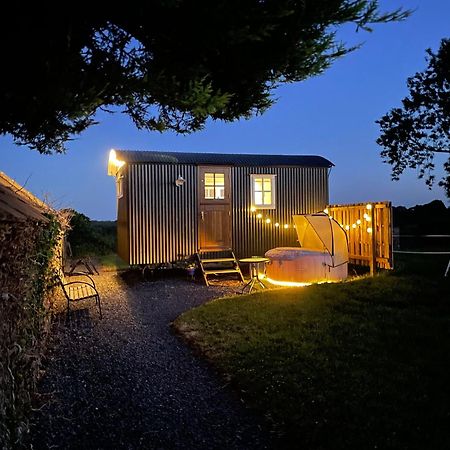 Sheelin Huts Blue, Hot-Tub Available From 1St April Until 1St November Villa Cavan Ngoại thất bức ảnh