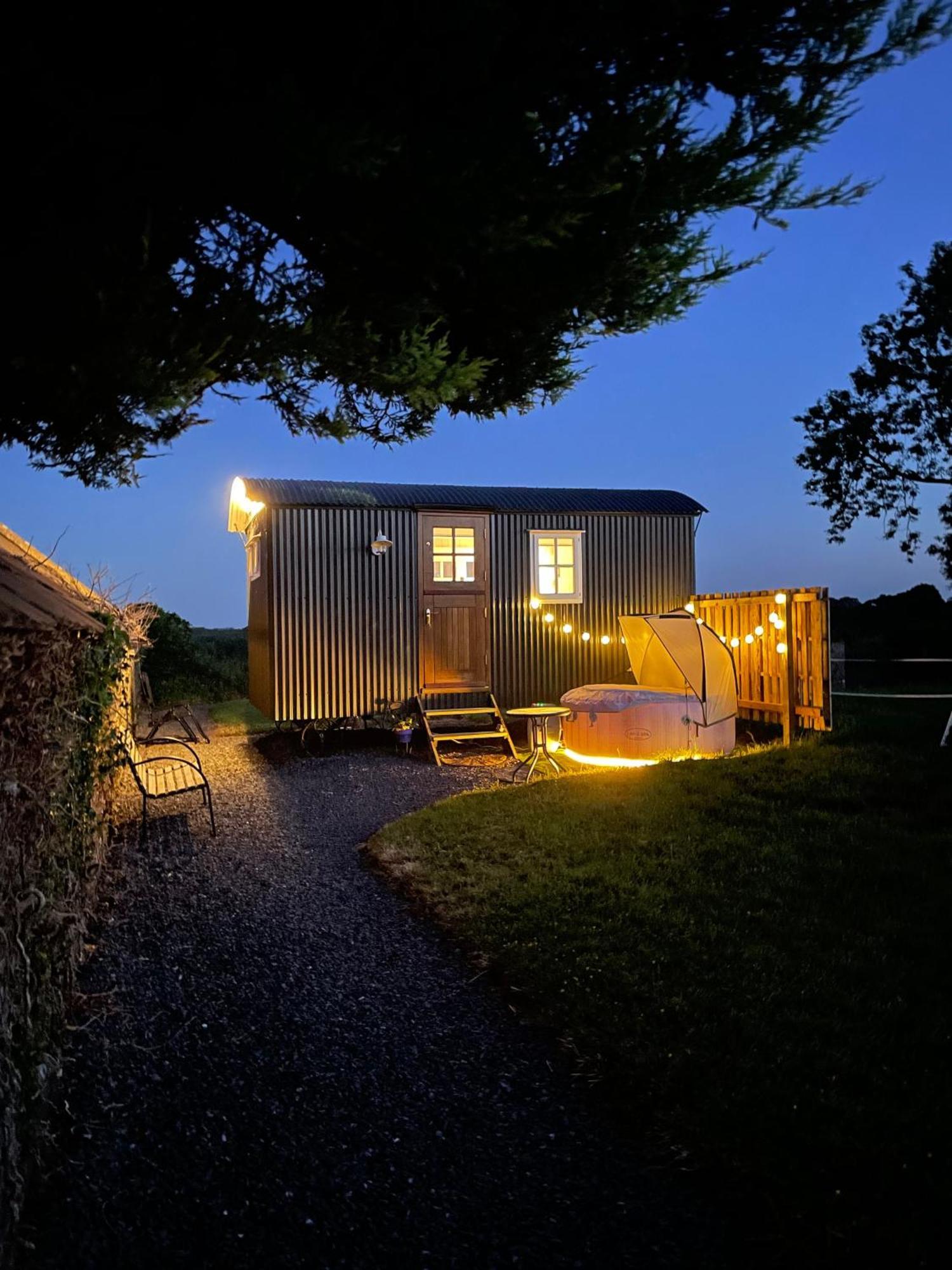 Sheelin Huts Blue, Hot-Tub Available From 1St April Until 1St November Villa Cavan Ngoại thất bức ảnh